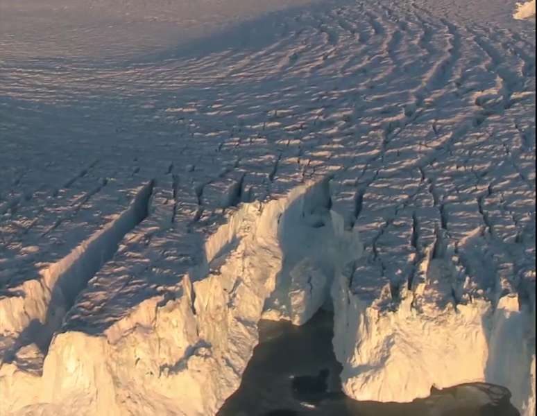 Cientistas fazem perfurações na Antártida atrás de amostras de 1,5 milhão de anos.