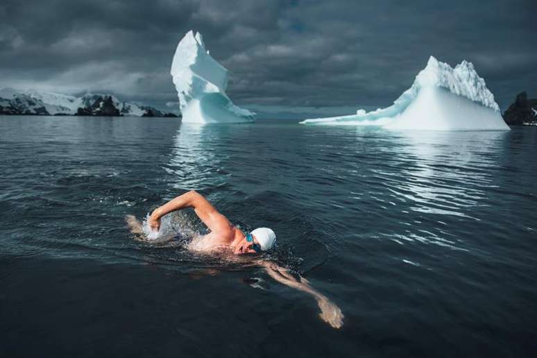 Fotografia de 13 de dezembro de 2016 mostra o ativista britânico Lewis Pugh durante sua travessia na Antártida