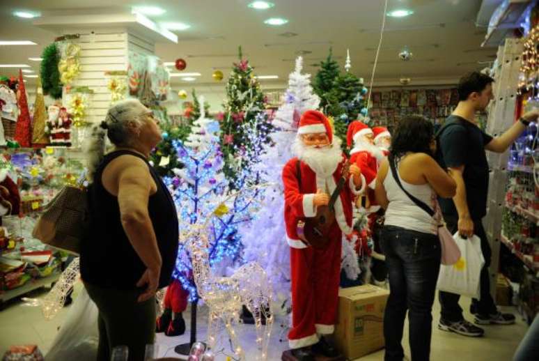 Lojistas de São Paulo esperam alta de 3% nas vendas para o natal e facilitam as formas de pagamento para expandir o consumo           