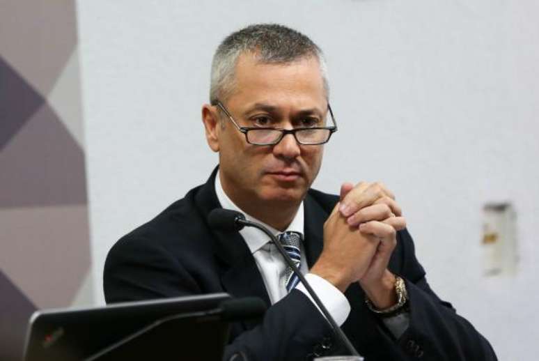  Em  agosto,  Fábio  Medina  Osório  deixa  o  comando  da  Advocacia-Geral  da  União