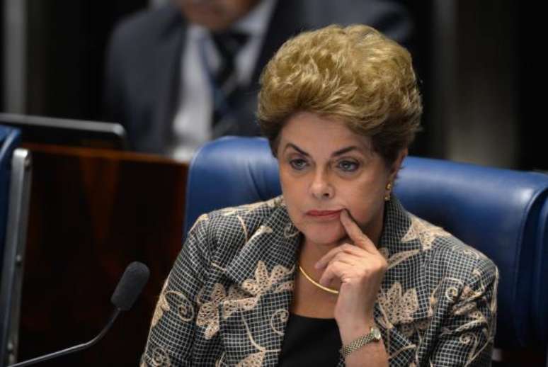A presidenta afastada, Dilma Rousseff, faz sua defesa no julgamento do impeachment no Senado   