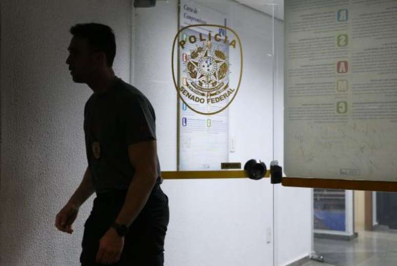 A Polícia Federal prendeu agentes da polícia legislativa do Senado suspeitos de atrapalhar a Operação Lava Jato 