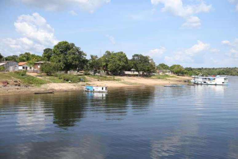Santar&eacute;m (PA) - Na comunidade de S&atilde;o Pedro, uma ambulancha fica &agrave; disposi&ccedil;&atilde;o para atendimento de urg&ecirc;ncias m&eacute;dicas 