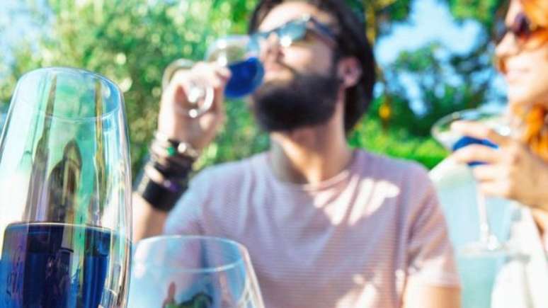 Marketing da bebida se concentra nos 'millennials', por meio das redes sociais