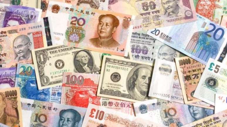 Populariza&ccedil;&atilde;o de aplicativos tipo 'carteira' e facilidade de cart&otilde;es aceleram desuso de c&eacute;dulas