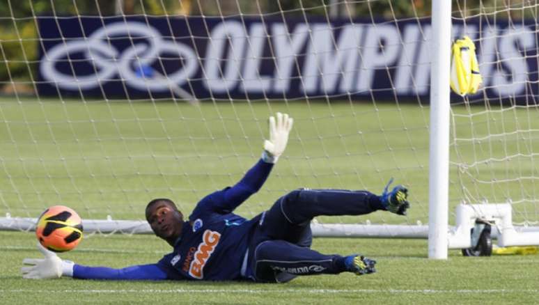 Elisson pode acertar com o Cotitiba (Foto: Divulgação/Cruzeiro)