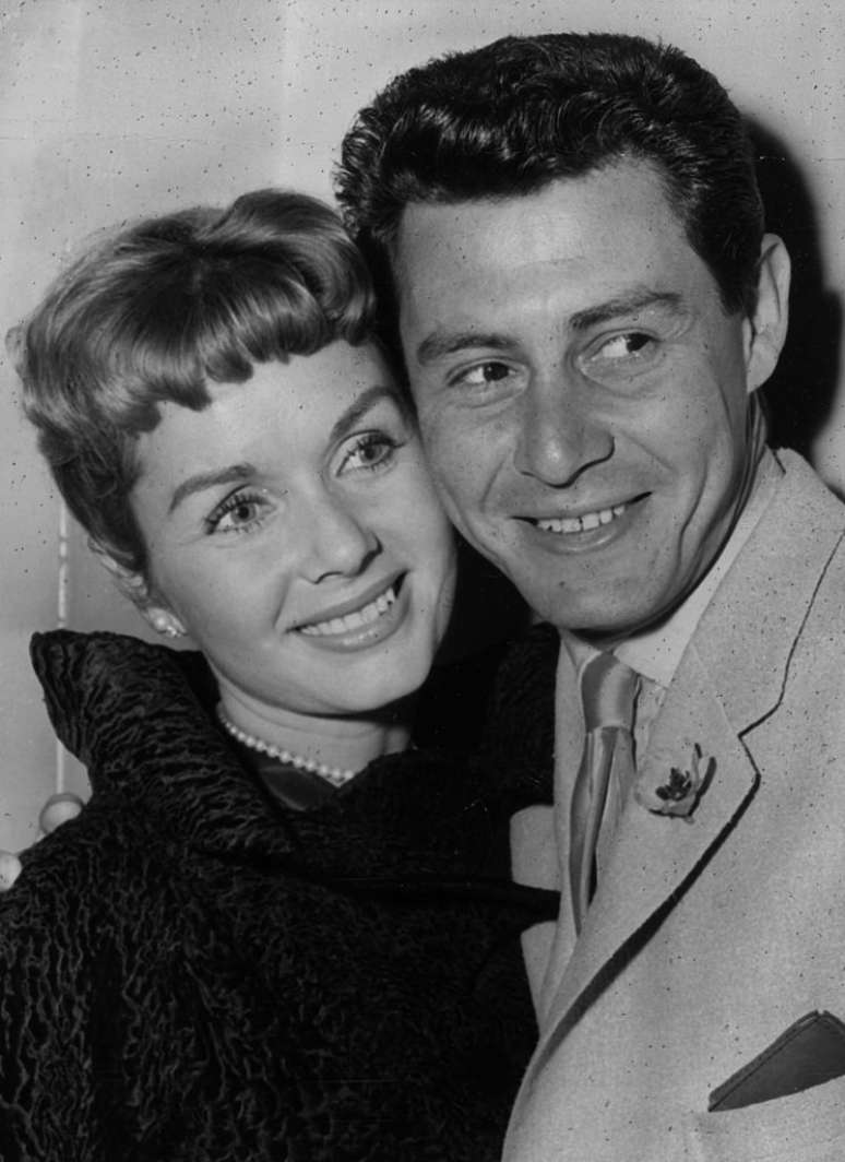Debbie Reynolds com seu então marido Eddie Fisher em foto de 1957.