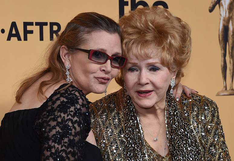 Debbie Reynolds junto de sua filha Carrie Fisher