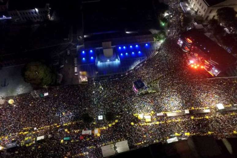 A primeira noite de Réveillon em Salvador levou multidões à praça