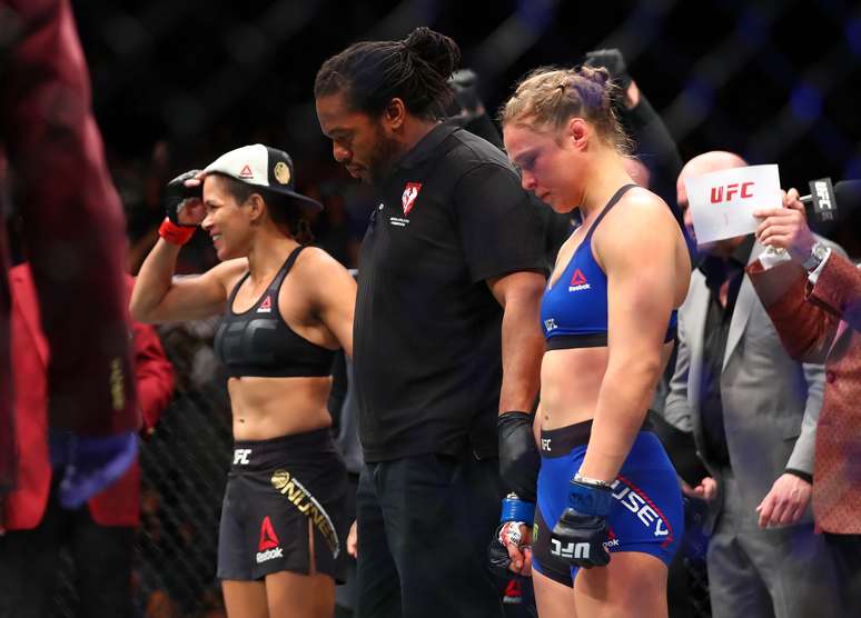 Amanda nunes nocauteia Ronda Rousey em segundos e mantém título do UFC