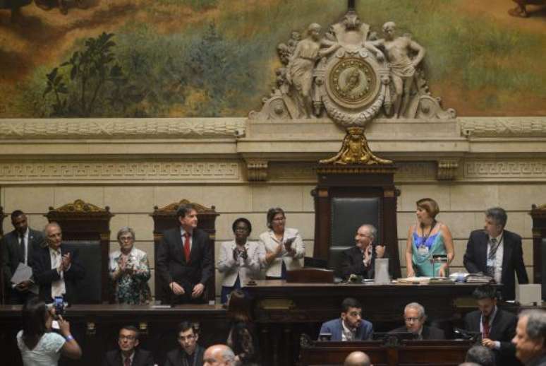Rio de Janeiro - O prefeito eleito Marcelo Crivella e seu vice, Fernando Mac Dowell, s&atilde;o empossados na C&acirc;mara de Vereadores neste domingo 