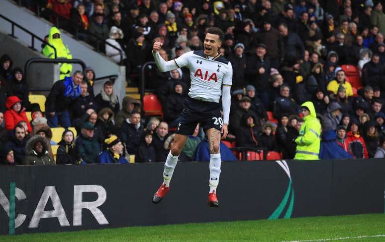 O atacante Dele Alli comemora seu gol