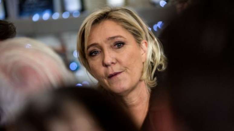 Analistas ouvidos pela BBC consideram improvável que Le Pen chegue à presidência da França 