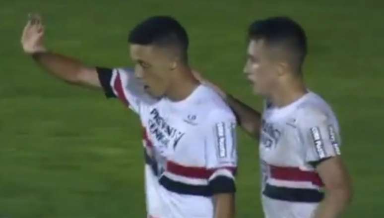 Vitória tricolor teve gols de quatro autores diferentes em Capivari (Foto: Reprodução/SporTV)