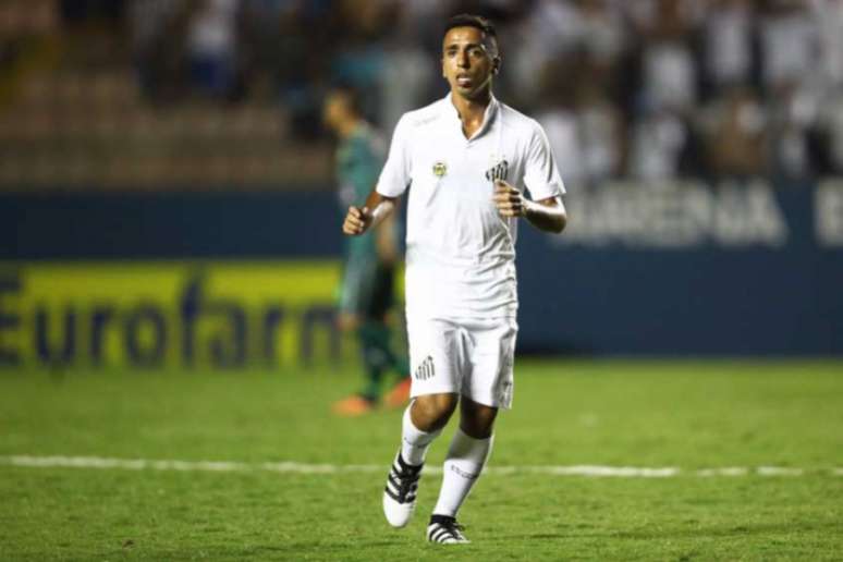 Meia Giovane foi o autor do gol da vitória do Santos sobre o Floresta-CE (Foto: Ricardo Moreira/Lancepress!)