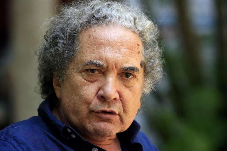 O escritor argentino Ricardo Piglia morreu nesta sexta-feira aos 75 anos após vários deles lutando contra uma Esclerose Lateral Amiotrófica (ELA), confirmou o ministro da Cultura da Argentina, Pablo Avelluto.
