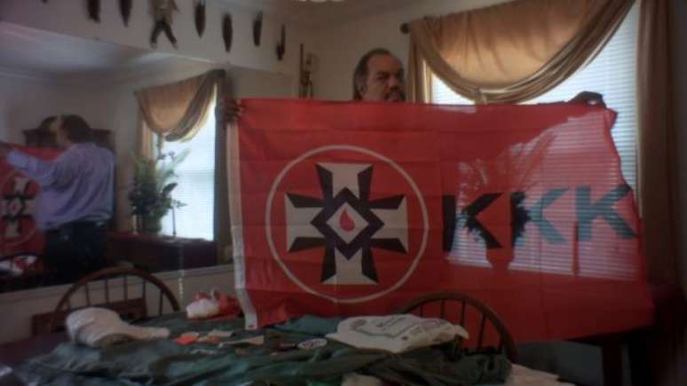 Davis tem hoje uma cole&ccedil;&atilde;o de itens supremacistas e diz que n&atilde;o os joga fora porque a hist&oacute;ria deve ser preservada