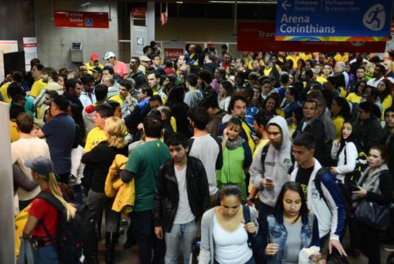 Reajuste atingiu usuários de ônibus, metrô e trens