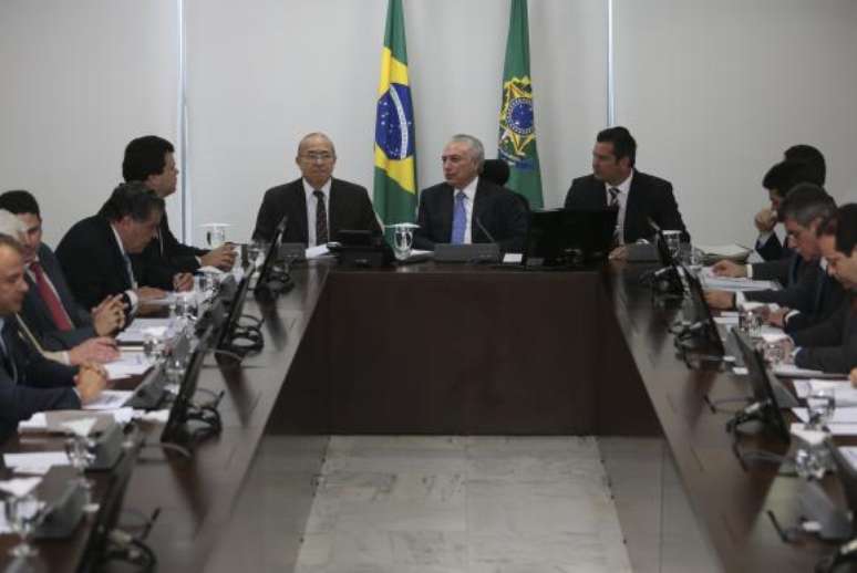 Brasília - O presidente Michel Temer coordena reunião do Núcleo de Infraestrutura,no Palácio do Planalto. Um dos objetivos do encontro é discutir a retomada de grandes obras do Programa de Aceleração do Crescimento ()