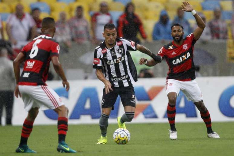 Alemão foi contratado para ser titular enquanto Luis Ricardo estava lesionado (Foto: Vitor Silva/SSPress/Botafogo)