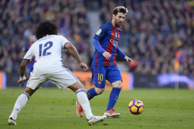 Messi é o artilheiro do Campeonato Espanhol, com 13 gols (Foto: JOSEP LAGO / AFP)