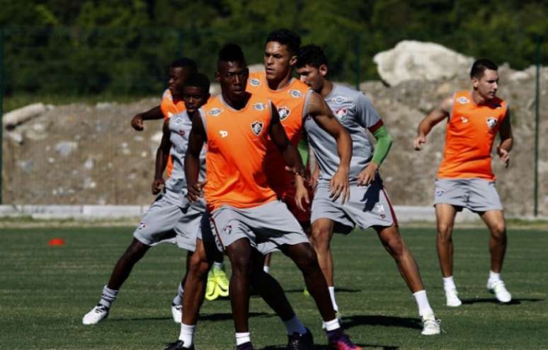 Reginaldo (segundo da fila) está de volta ao Fluminense (Foto: Nelson Perez/Fluminense FC)