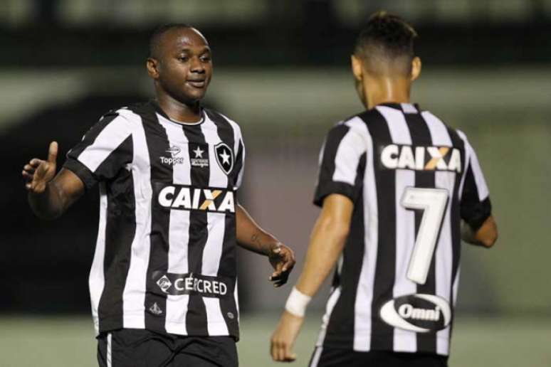 A Caixa ocupou o lugar mais nobre da camisa botafoguense no ano passado (Foto: Vitor Silva/SSPress/Botafogo)