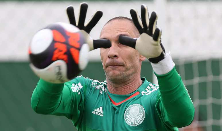 Fernando Prass participa do primeiro treino do Palmeiras na temporada