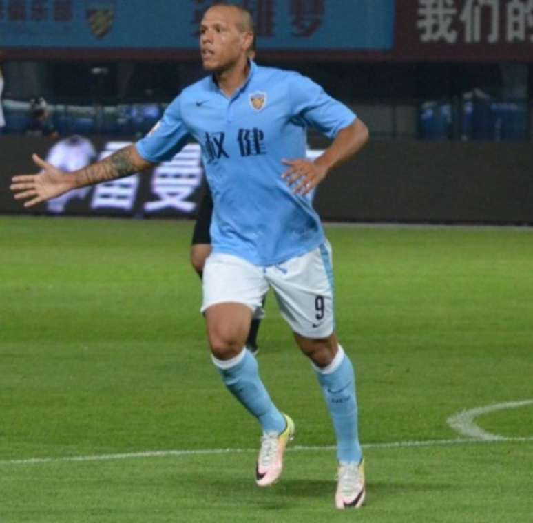 Nos planos da Ponte e Vasco, Luís Fabiano tenta rescisão de contrato com o clube chinês (Foto: Reprodução)