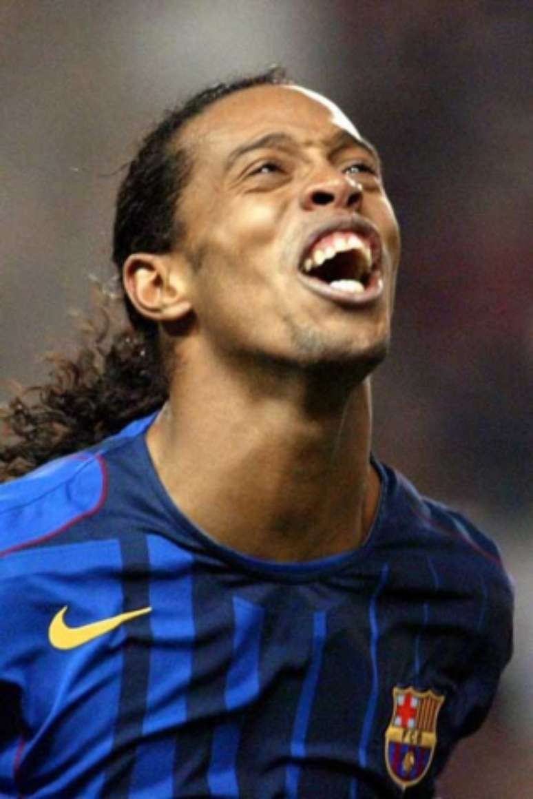 Ronaldinho, ex-Barcelona, não atua profissionalmente desde 2015. (Foto: CRISTINA QUICLER / AFP)