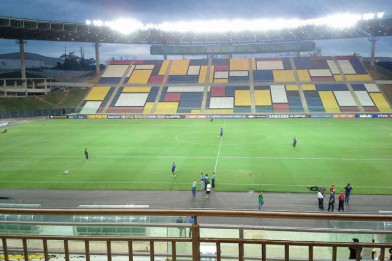 Botafogo jogou no Estádio Kléber Andrade também na pré-temporada do ano passado (Foto: Bernardo Cruz)