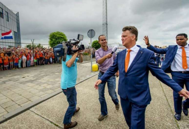 Van Gaal dirigiu a Holanda na Copa do Mundo de 2014 (Foto: ROBIN VAN LONKHUIJSEN / ANP / AFP)