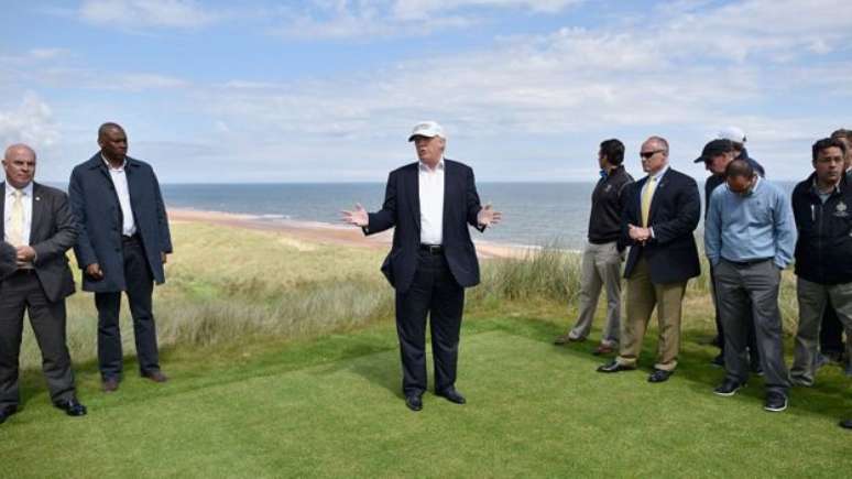 Trump visita seu resort em Aberdeen, na Escócia 