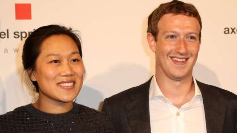 O cofundador do Facebook Mark Zuckerberg e sua mulher, Priscilla Chan 