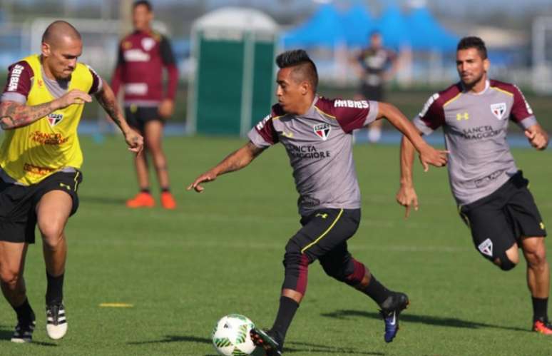 Cueva em treino com o São Paulo nos Estados Unidos (Foto: Rubens Chiri/saopaulofc.net)