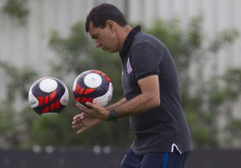 Carille repetiu a escalação em treino nesta segunda-feira (Foto: Daniel Augusto Jr/Agência Corinthians)