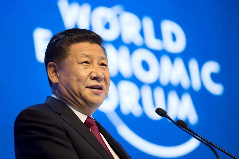 Xi Jinping, presidente da China, participa da primeira entrevista coletiva em Davos