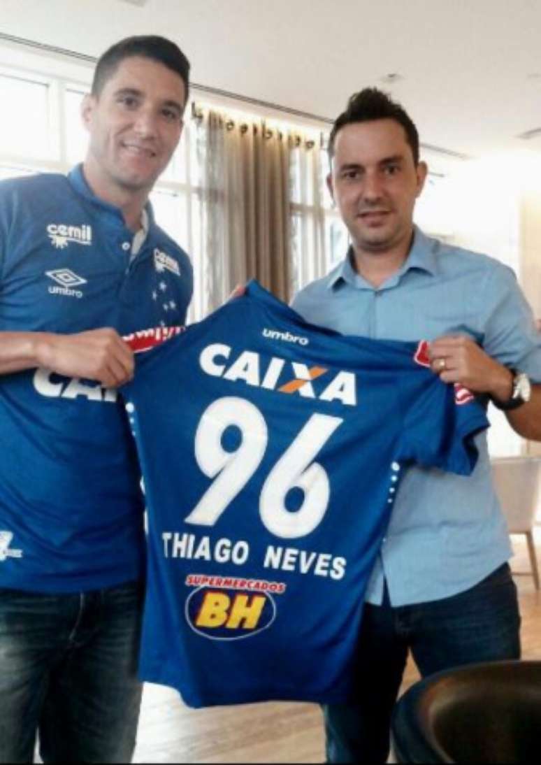 Meia Thiago Neves deve estrear com a camisa do Cruzeiro (Foto: Divulgação)