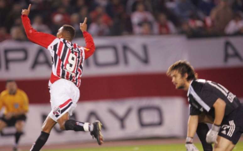 Em 2005, Tricolor tirou o River na semi da Liberta