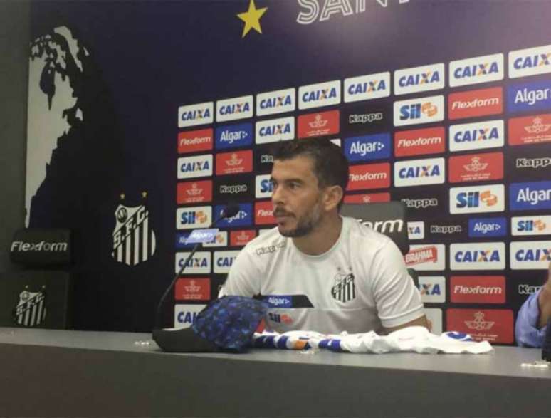 Donizete foi o segundo reforço apresentado pelo Santos (Foto: Russel Dias)