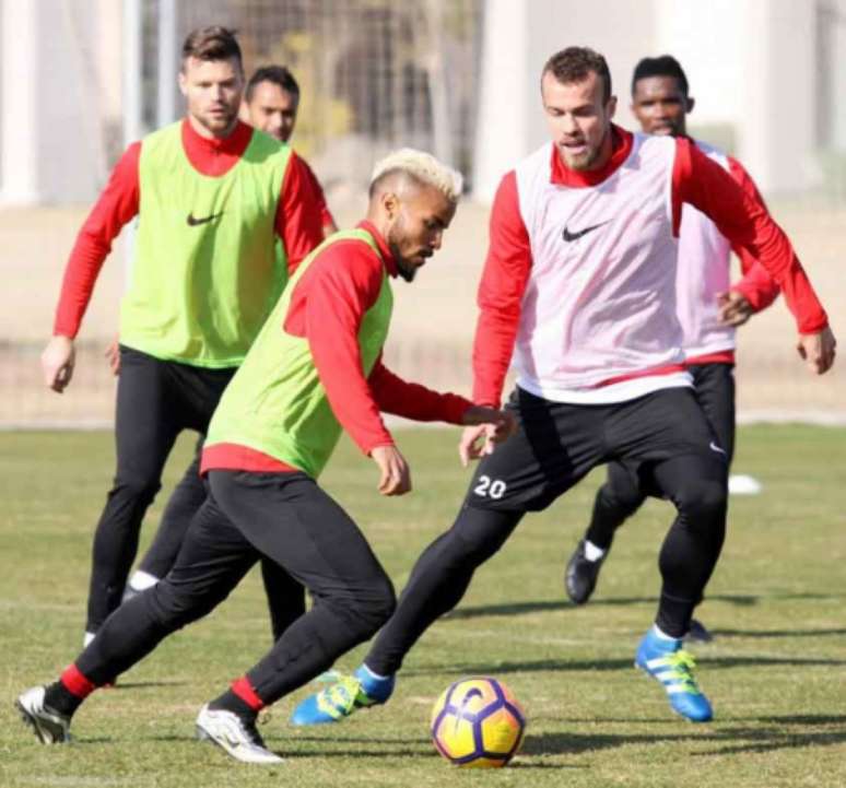 Danilo vem bem na temporada (Foto: Divulgação / Antalyaspor)