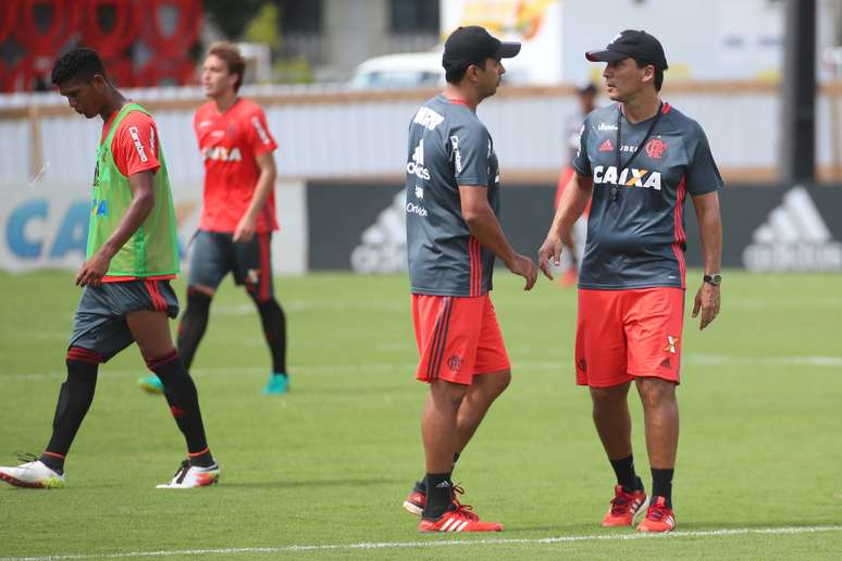 Zé Ricardo comanda treino do Flamengo na preparação para a temporada 2017