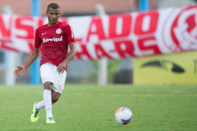 Ernando foi titular em boa parte de 2016 (Foto: Divulgação/Internacional)