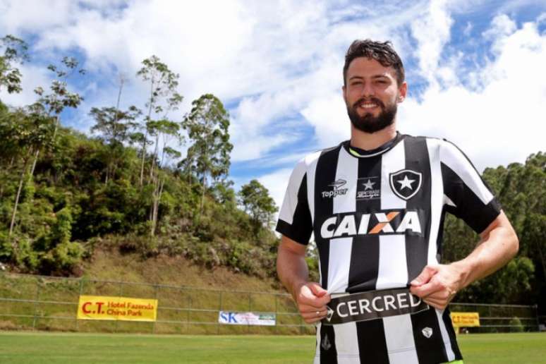 O meia João Paulo já era desejado pelo Botafogo desde o final de 2015 (Foto: Vitor Silva/ SS Press/ Botafogo)