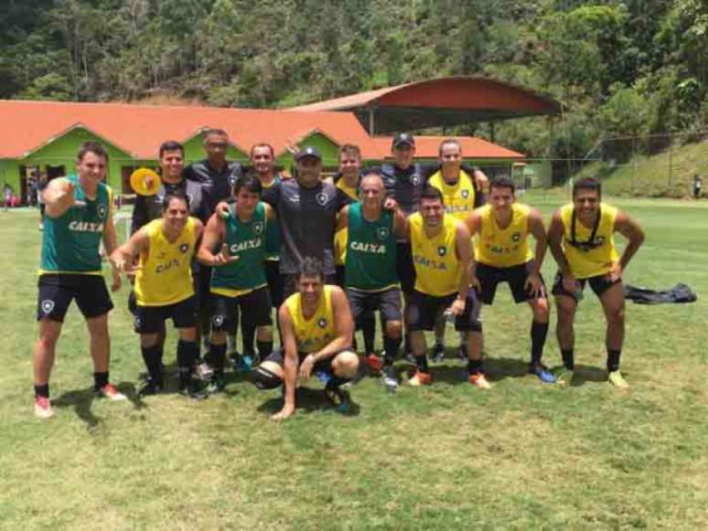 Sócios do Glorioso participaram de atividade comandada pelo técnico Jair Ventura (Foto: Twitter/Botafogo)