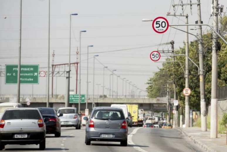 Pistas locais das marginais Pinheiros e Tietê tiveram sua velocidade reduzida para 50 km/h