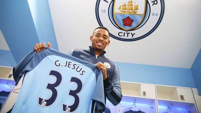 Gabriel Jesus teve seu pedido atendido e ficou com a camisa número 33 no Manchester City