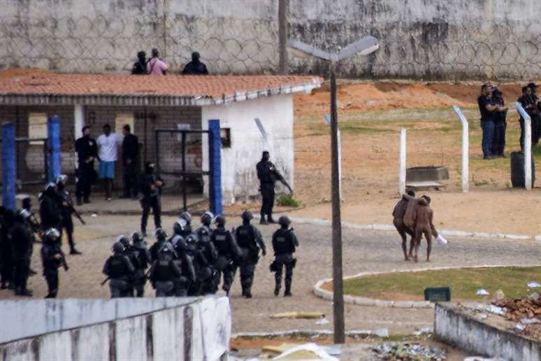 Detentos de Alcaçuz entram em confronto com o batalhão de choque da Polícia Militar na Penitenciária Estadual de Alcaçuz, localizada na região metropolitana de Natal 