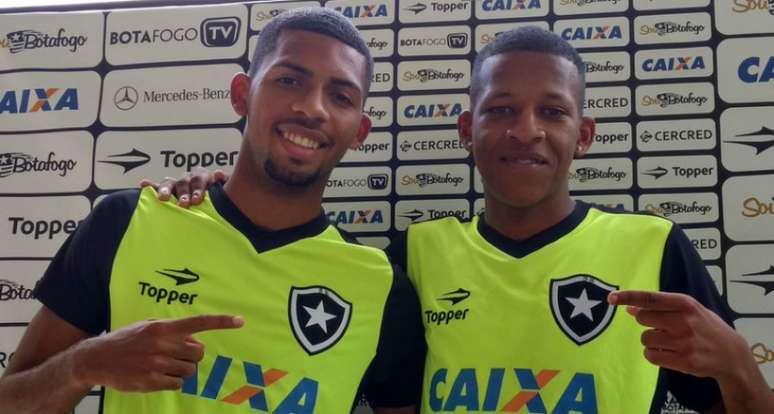 Os volantes alvinegros Matheus Fernandes e Bochecha se consideram irmãos (Foto: Felippe Rocha)