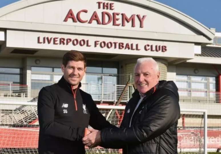 Liverpool acerta com Gerrard: ex-meia pode seguir os passos de Zidane no Real Madrid (Foto: Divulgação)